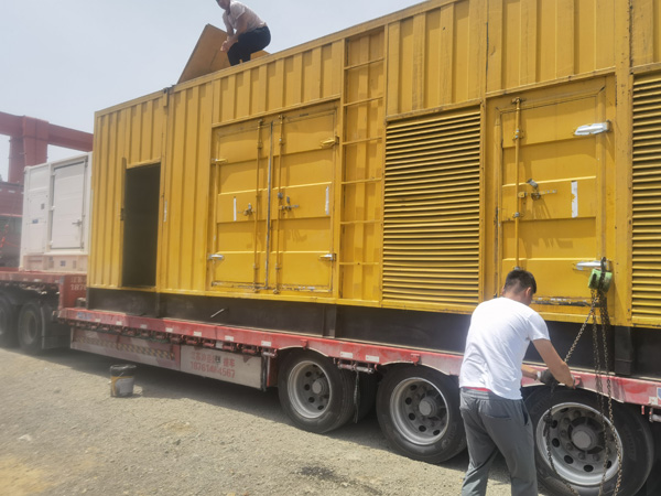 浩口原种场除了负载情况和发动机维护，还有哪些因素会影响 200kw 柴油发电机的油耗？